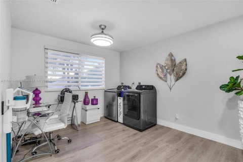 Купить виллу или дом в Пемброк-Пайнс, Флорида 3 спальни, 201.78м2, № 1941333 - фото 24