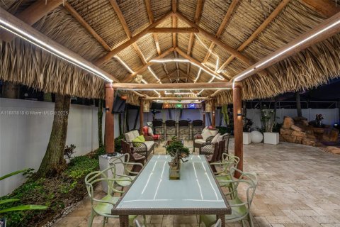 Купить виллу или дом в Пемброк-Пайнс, Флорида 3 спальни, 201.78м2, № 1941333 - фото 30