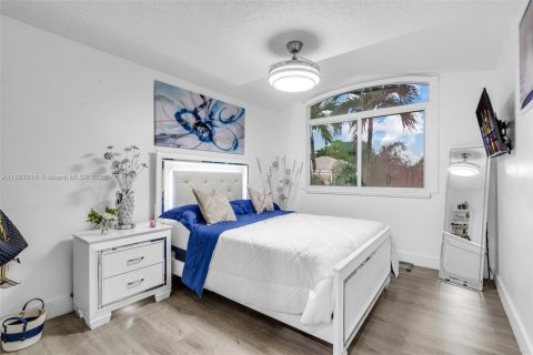 Купить виллу или дом в Пемброк-Пайнс, Флорида 3 спальни, 201.78м2, № 1941333 - фото 16