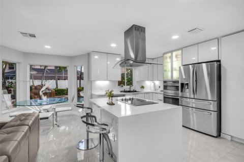 Купить виллу или дом в Пемброк-Пайнс, Флорида 3 спальни, 201.78м2, № 1941333 - фото 9