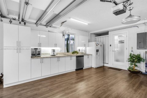 Купить виллу или дом в Пемброк-Пайнс, Флорида 3 спальни, 201.78м2, № 1941333 - фото 26