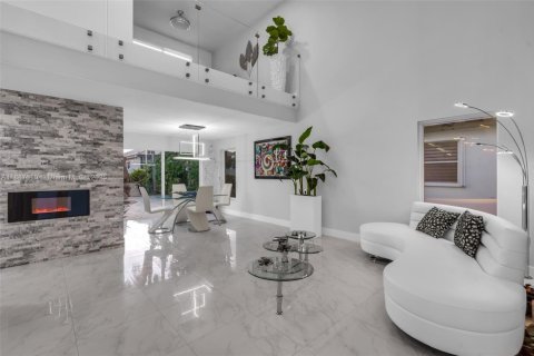 Купить виллу или дом в Пемброк-Пайнс, Флорида 3 спальни, 201.78м2, № 1941333 - фото 5