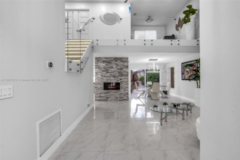 Купить виллу или дом в Пемброк-Пайнс, Флорида 3 спальни, 201.78м2, № 1941333 - фото 3