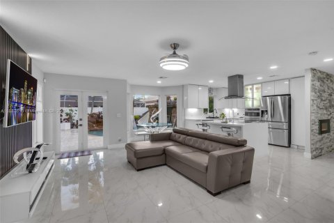 Купить виллу или дом в Пемброк-Пайнс, Флорида 3 спальни, 201.78м2, № 1941333 - фото 11