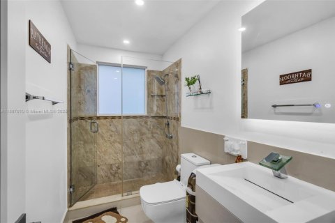 Купить виллу или дом в Пемброк-Пайнс, Флорида 3 спальни, 201.78м2, № 1941333 - фото 18