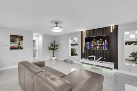 Купить виллу или дом в Пемброк-Пайнс, Флорида 3 спальни, 201.78м2, № 1941333 - фото 12