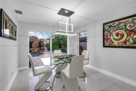 Купить виллу или дом в Пемброк-Пайнс, Флорида 3 спальни, 201.78м2, № 1941333 - фото 6