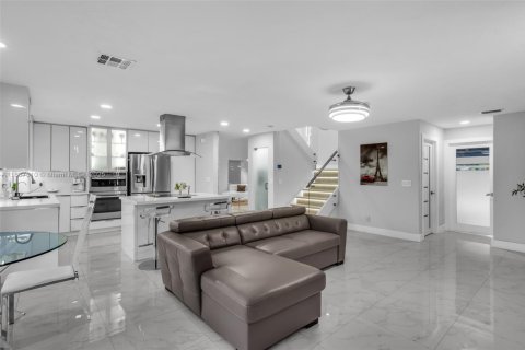 Купить виллу или дом в Пемброк-Пайнс, Флорида 3 спальни, 201.78м2, № 1941333 - фото 10