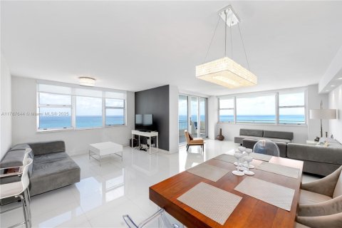 Купить кондоминиум в Халландейл-Бич, Флорида 2 спальни, 136.19м2, № 1708408 - фото 14