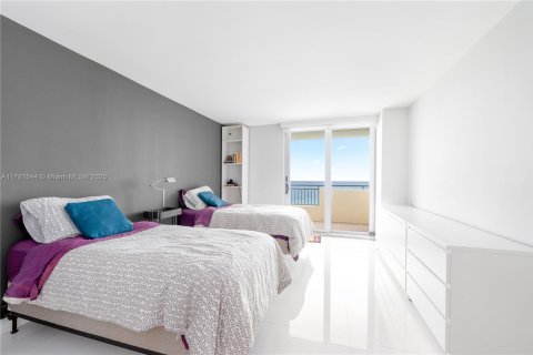 Купить кондоминиум в Халландейл-Бич, Флорида 2 спальни, 136.19м2, № 1708408 - фото 18