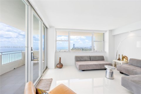 Купить кондоминиум в Халландейл-Бич, Флорида 2 спальни, 136.19м2, № 1708408 - фото 4