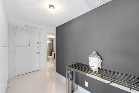 Купить кондоминиум в Халландейл-Бич, Флорида 2 спальни, 136.19м2, № 1708408 - фото 11