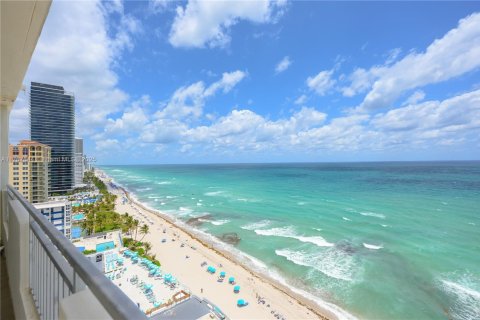 Купить кондоминиум в Халландейл-Бич, Флорида 2 спальни, 136.19м2, № 1708408 - фото 27