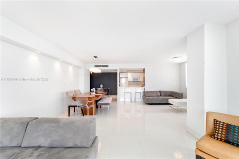 Купить кондоминиум в Халландейл-Бич, Флорида 2 спальни, 136.19м2, № 1708408 - фото 13