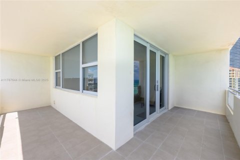 Купить кондоминиум в Халландейл-Бич, Флорида 2 спальни, 136.19м2, № 1708408 - фото 28