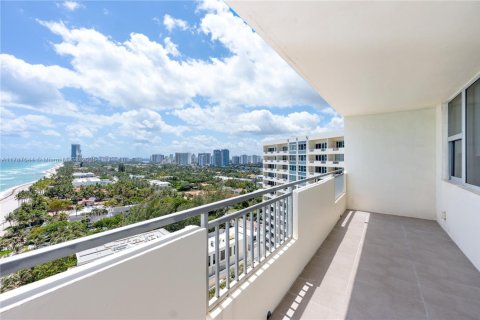 Купить кондоминиум в Халландейл-Бич, Флорида 2 спальни, 136.19м2, № 1708408 - фото 2