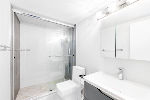 Купить кондоминиум в Халландейл-Бич, Флорида 2 спальни, 136.19м2, № 1708408 - фото 16