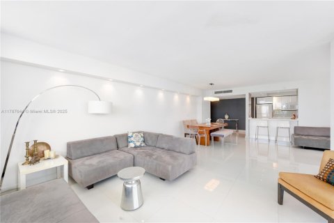 Купить кондоминиум в Халландейл-Бич, Флорида 2 спальни, 136.19м2, № 1708408 - фото 7