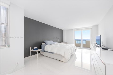 Купить кондоминиум в Халландейл-Бич, Флорида 2 спальни, 136.19м2, № 1708408 - фото 19