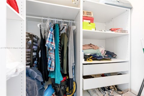 Купить кондоминиум в Халландейл-Бич, Флорида 2 спальни, 136.19м2, № 1708408 - фото 21