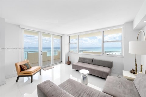 Купить кондоминиум в Халландейл-Бич, Флорида 2 спальни, 136.19м2, № 1708408 - фото 5