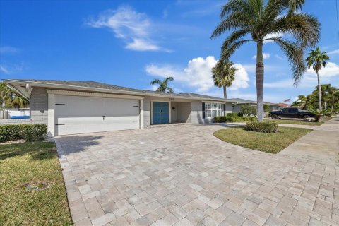 Villa ou maison à vendre à Tampa, Floride: 4 chambres, 220.18 m2 № 1636644 - photo 4