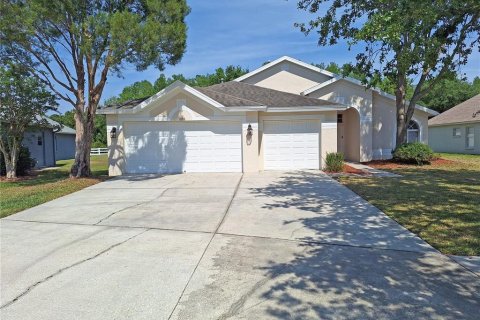 House in Land O' Lakes, Florida 4 bedrooms, 210.89 sq.m. № 1680315 - photo 1