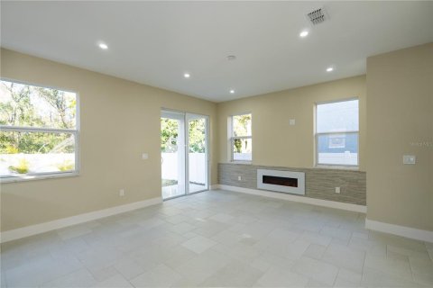 Villa ou maison à vendre à Tampa, Floride: 4 chambres, 171.87 m2 № 2410616 - photo 10