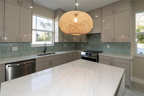 Villa ou maison à vendre à Tampa, Floride: 4 chambres, 171.87 m2 № 2410616 - photo 15