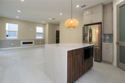 Villa ou maison à vendre à Tampa, Floride: 4 chambres, 171.87 m2 № 2410616 - photo 12