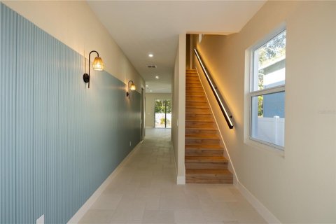 Villa ou maison à vendre à Tampa, Floride: 4 chambres, 171.87 m2 № 2410616 - photo 4