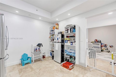 Condo in Aventura, Florida, 2 bedrooms  № 2040860 - photo 9