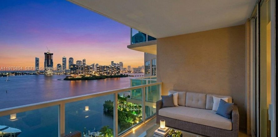 Condo à Aventura, Floride, 2 chambres  № 2040860