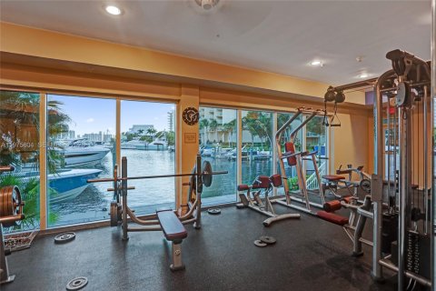 Condo in Aventura, Florida, 2 bedrooms  № 2040860 - photo 16