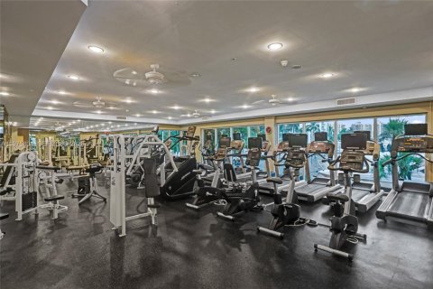 Condo in Aventura, Florida, 2 bedrooms  № 2040860 - photo 18