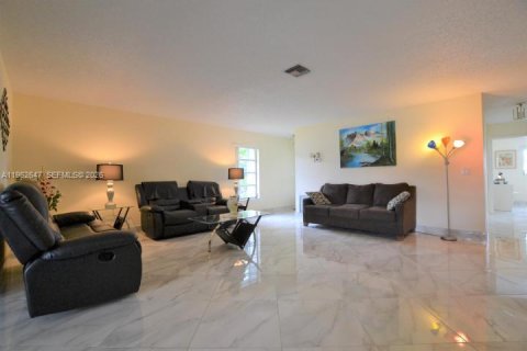 Casa en alquiler en West Palm Beach, Florida, 2 dormitorios, 123 m2 № 2023805 - foto 12