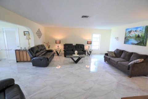 Casa en alquiler en West Palm Beach, Florida, 2 dormitorios, 123 m2 № 2023805 - foto 4