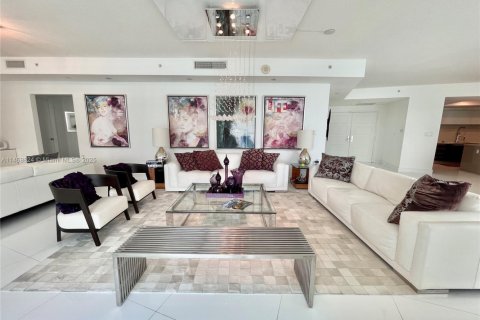 Снять в аренду кондоминиум в Санни-Айлс-Бич, Флорида 4 спальни, 270.72м2, № 1977578 - фото 3