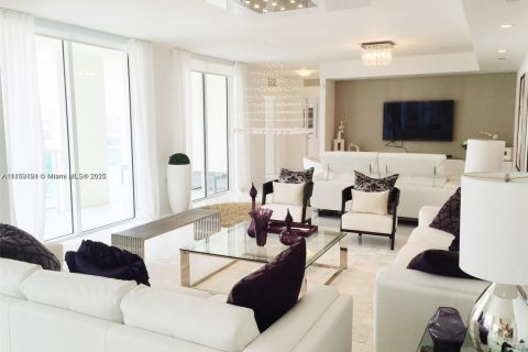 Снять в аренду кондоминиум в Санни-Айлс-Бич, Флорида 4 спальни, 270.72м2, № 1977578 - фото 4