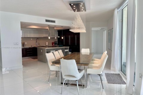 Снять в аренду кондоминиум в Санни-Айлс-Бич, Флорида 4 спальни, 270.72м2, № 1977578 - фото 8