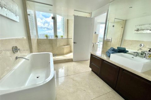 Снять в аренду кондоминиум в Санни-Айлс-Бич, Флорида 4 спальни, 270.72м2, № 1977578 - фото 15