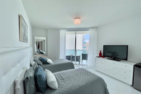 Снять в аренду кондоминиум в Санни-Айлс-Бич, Флорида 4 спальни, 270.72м2, № 1977578 - фото 17