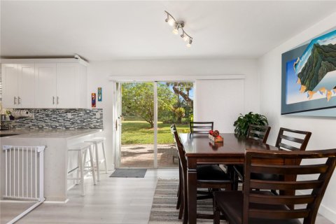 Townhouse in Pembroke Pines, Florida 2 bedrooms, 104.33 sq.m. № 1992607 - photo 10