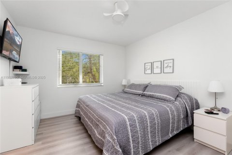 Townhouse in Pembroke Pines, Florida 2 bedrooms, 104.33 sq.m. № 1992607 - photo 29