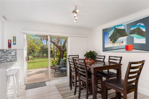 Townhouse in Pembroke Pines, Florida 2 bedrooms, 104.33 sq.m. № 1992607 - photo 9