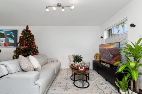 Townhouse in Pembroke Pines, Florida 2 bedrooms, 104.33 sq.m. № 1992607 - photo 5