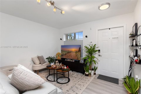 Townhouse in Pembroke Pines, Florida 2 bedrooms, 104.33 sq.m. № 1992607 - photo 4