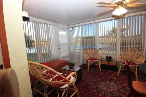 House in Sun City Center, Florida 2 bedrooms, 150.5 sq.m. № 2108186 - photo 9