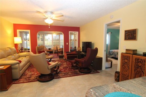 House in Sun City Center, Florida 2 bedrooms, 150.5 sq.m. № 2108186 - photo 5