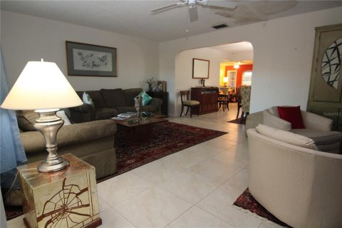 House in Sun City Center, Florida 2 bedrooms, 150.5 sq.m. № 2108186 - photo 25